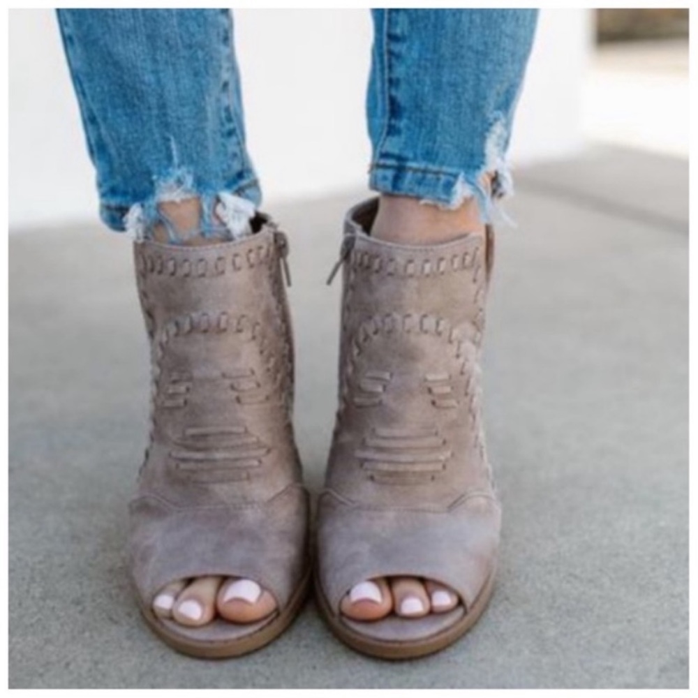 LAST PAIR | Taupe distressed booties